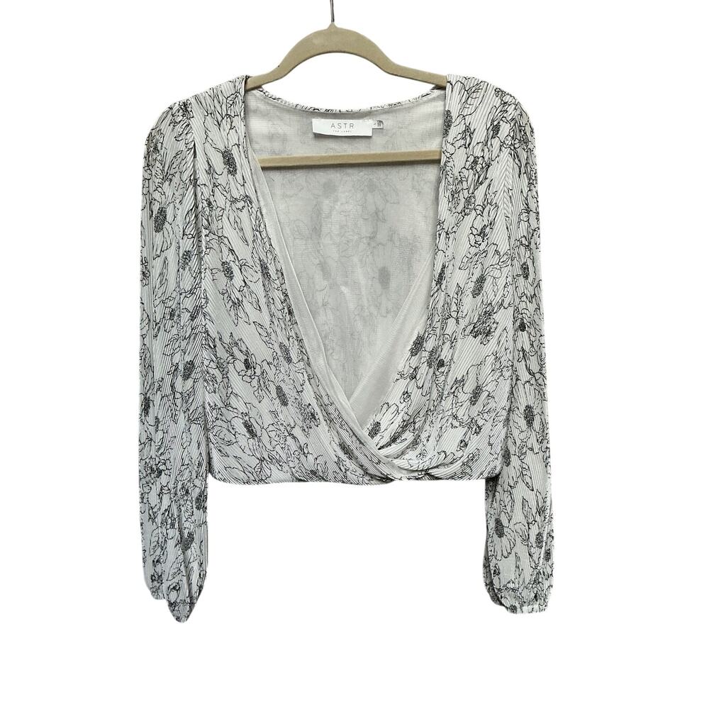 ASTR Long Sleeve Crop Top Size L White Floral Ribbed Wrap Front